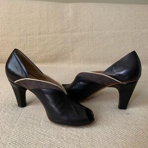 CNC Costume National Black heels with contrasting piping